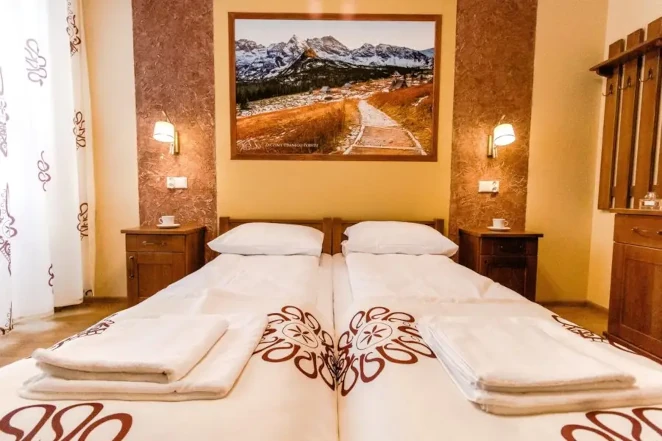 Komfort-/Balkonzimmer für 2+1 Personen mit eigenem Bad und Bergblick