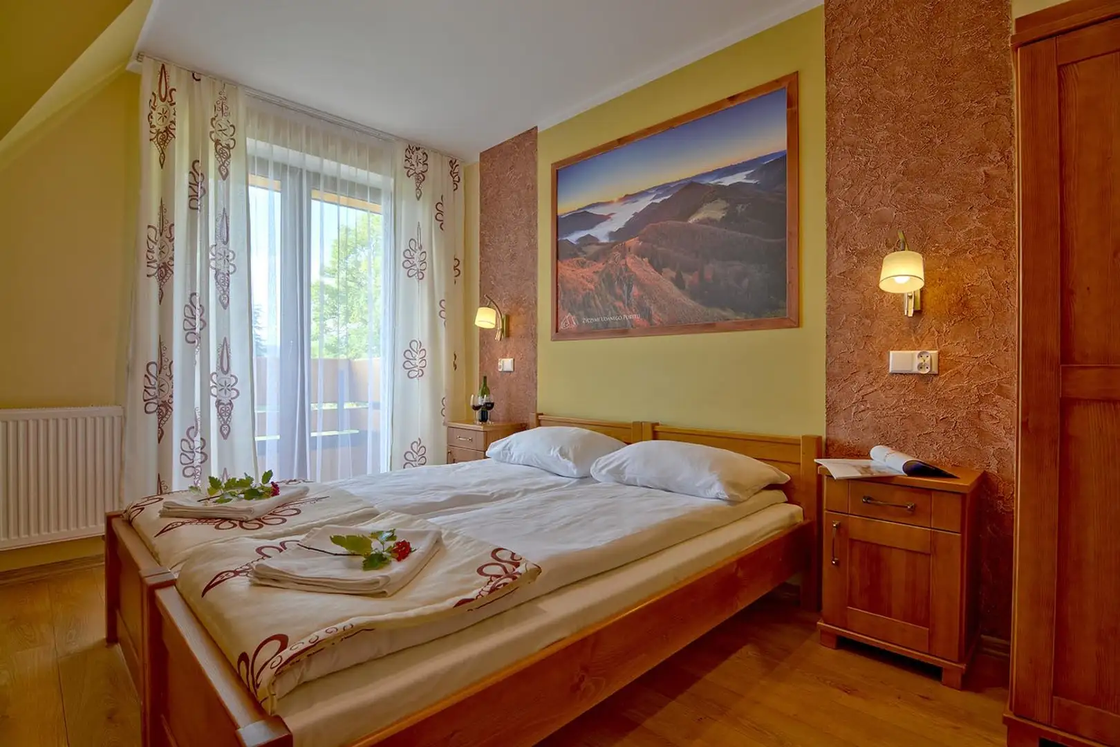 Komfort-/Balkon-Doppelzimmer mit eigenem Bad und Bergblick